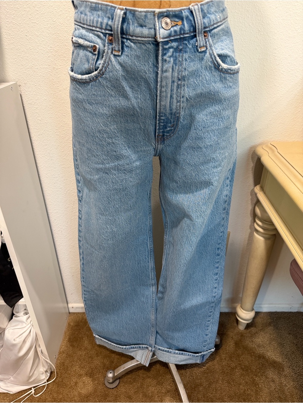 Abercrombie & Fitch High Rise 90s Relaxed Jean - Picture 2 of 6